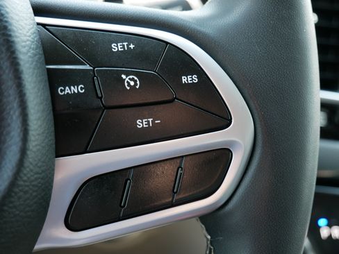 Used 2023 Chrysler Voyager LX FWD image 28