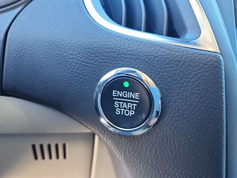 Used 2023 Ford Edge Titanium image 28