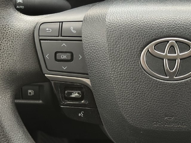Used 2025 Toyota Camry LE FWD image 14