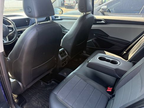 Used 2023 Volkswagen Taos SE FWD image 5