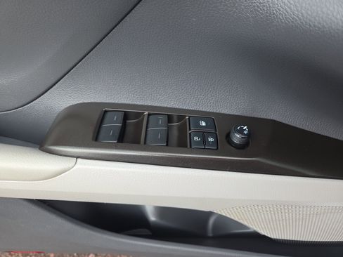 Certified 2021 Toyota Camry SE image 34