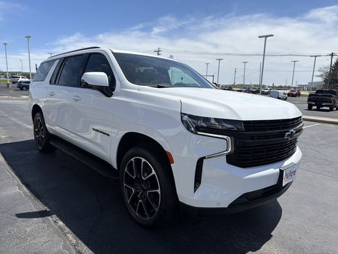 Used 2024 Chevrolet Suburban RST w/ Luxury Package AWD/4WD image 4