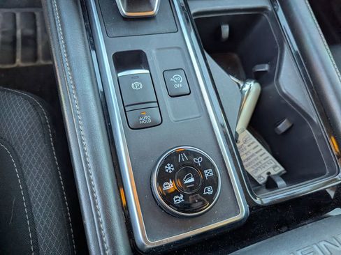 Used 2023 Nissan Pathfinder SV image 15