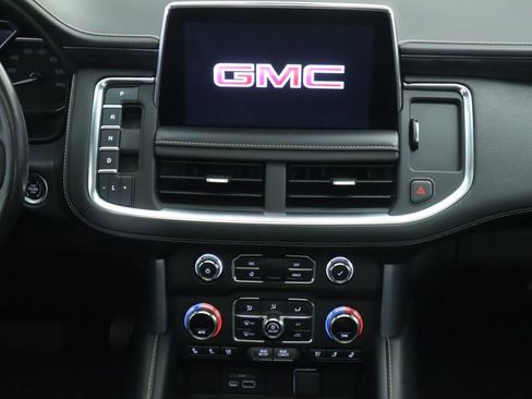 Used 2021 GMC Yukon SLT w/ SLT Premium Package image 14