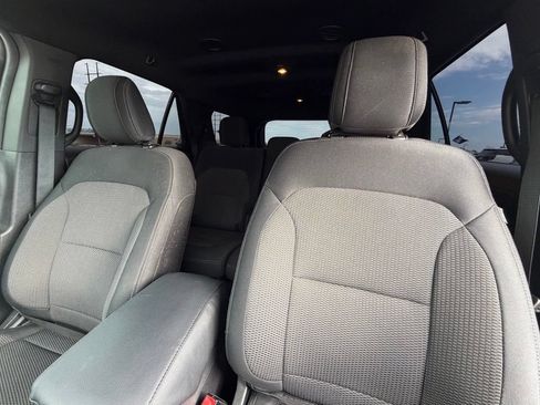 Used 2018 Ford Explorer XLT FWD image 12
