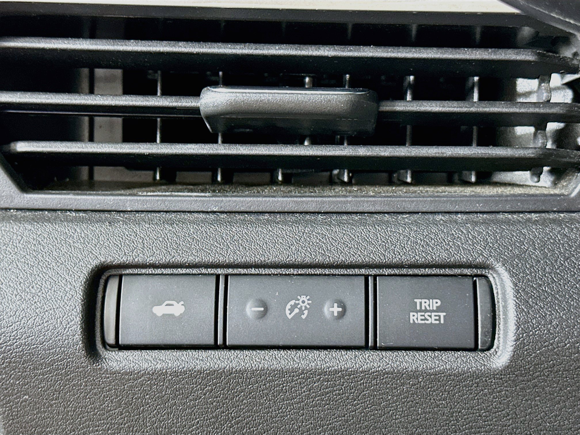 Used 2025 Nissan Altima 2.5 SV FWD image 17
