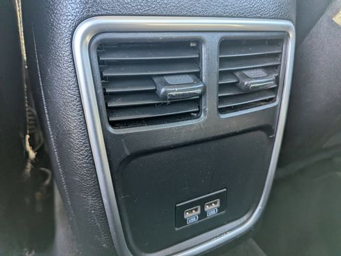 Used 2018 Chrysler 300 Touring w/ Chrome Appearance Package RWD image 22