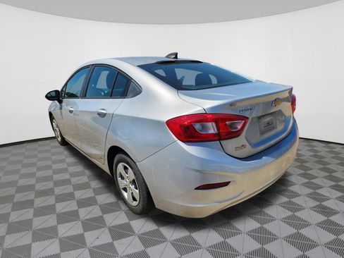 Used 2017 Chevrolet Cruze LS FWD image 3