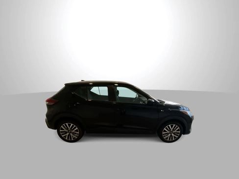 Used 2024 Nissan Kicks SV image 9