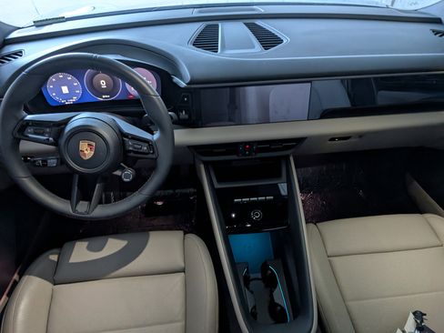 Used 2025 Porsche Macan Electric image 6