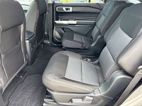 Used 2023 Ford Explorer XLT AWD/4WD image 20