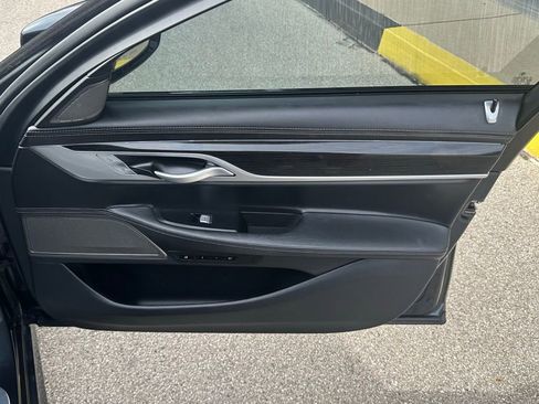 Used 2019 BMW 750i xDrive w/ Executive Package image 35