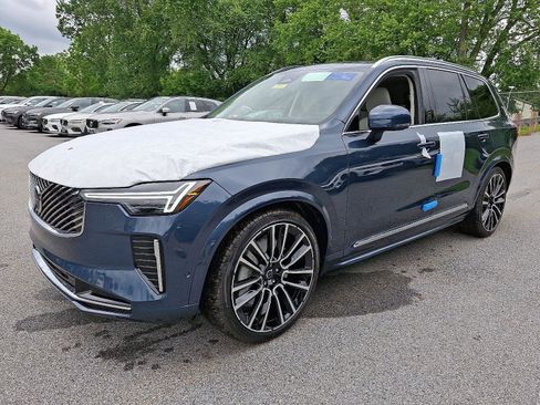 New 2025 Volvo XC90 B6 Ultra w/ Lounge Package image 2
