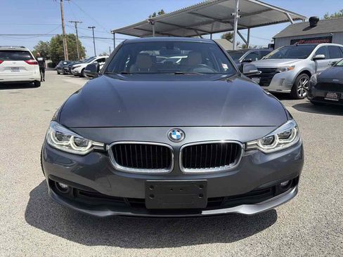 Used 2018 BMW 320i Sedan RWD image 5