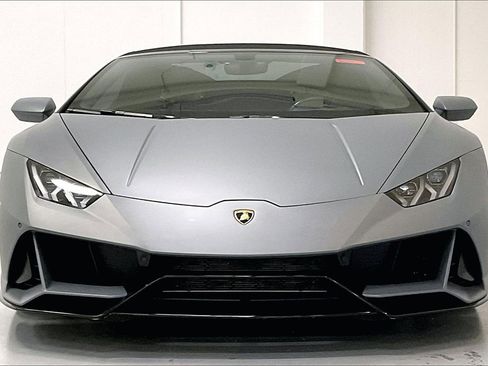 Used 2022 Lamborghini Huracan EVO image 2
