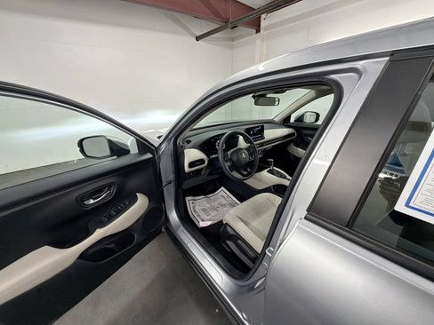 Used 2024 Honda HR-V LX image 10