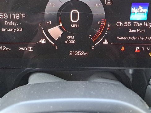 Used 2025 GMC Yukon XL Denali image 8