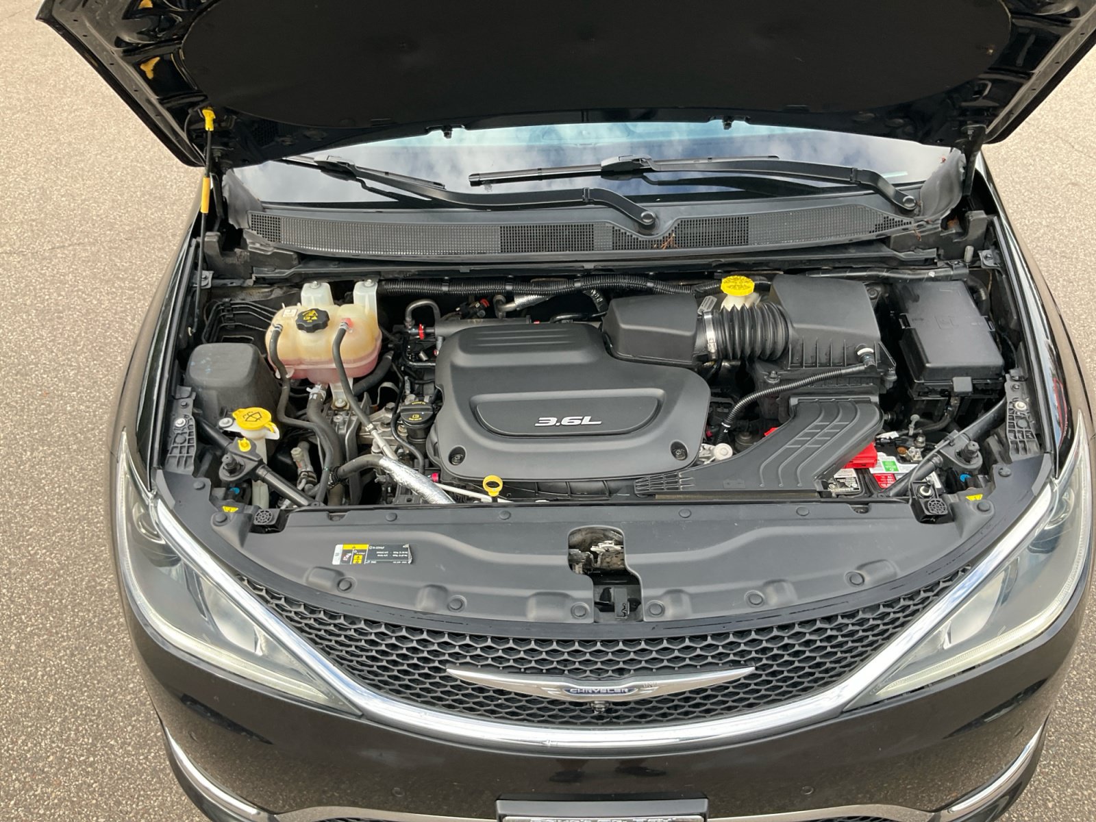 Used 2018 Chrysler Pacifica Limited w/ Advanced Safetytec Group FWD image 34
