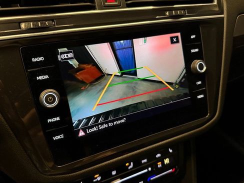 Used 2023 Volkswagen Tiguan SE image 13