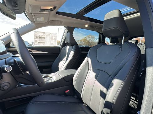 New 2026 INFINITI QX60 Luxe w/ Cargo Package image 8