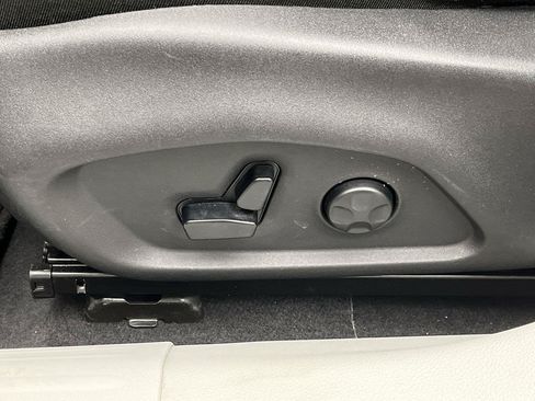 Used 2018 Jeep Compass Limited AWD/4WD image 9