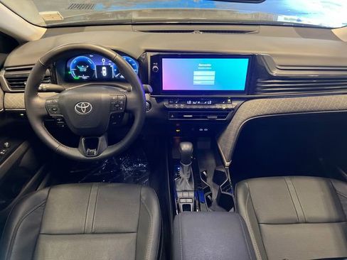 Used 2025 Toyota Camry XLE FWD image 18