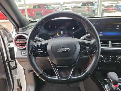 Used 2025 Chevrolet Trax RS w/ Driver Confidence Package FWD image 19