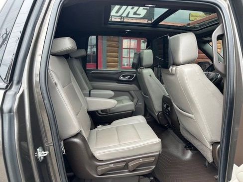 Used 2021 Chevrolet Suburban Z71 w/ Z71 Signature Package AWD/4WD image 27