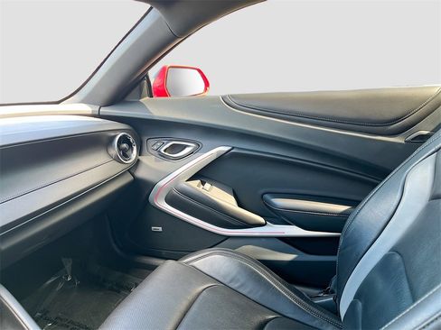 Used 2018 Chevrolet Camaro SS image 23