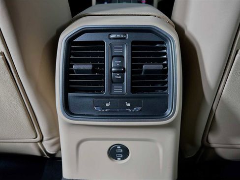 Certified 2025 Porsche Macan image 25