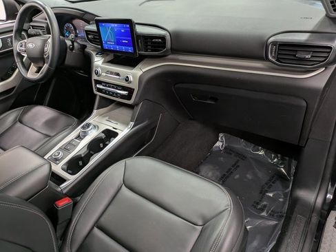 Certified 2022 Ford Explorer XLT w/ Equipment Group 202A image 29