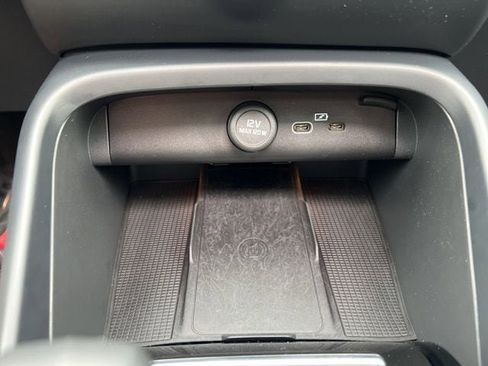 Certified 2023 Volvo XC40 Recharge Plus AWD/4WD image 38