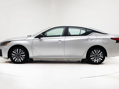 Used 2024 Nissan Altima 2.5 SV AWD/4WD image 6