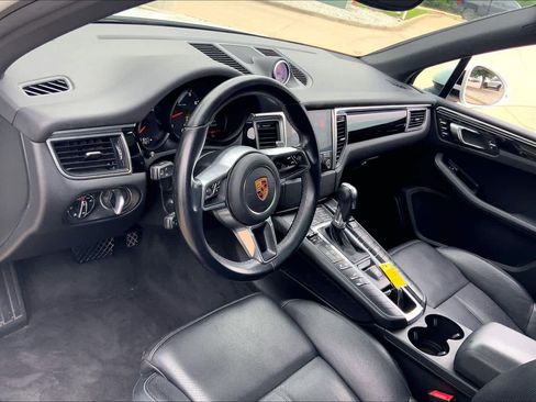Used 2018 Porsche Macan AWD/4WD image 17