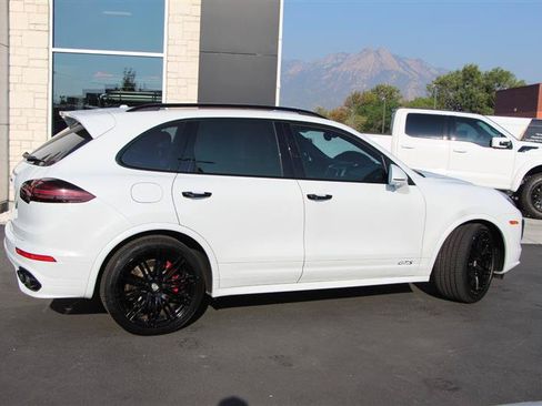 Used 2018 Porsche Cayenne GTS AWD/4WD image 8