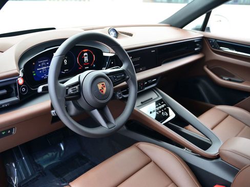 New 2025 Porsche Macan 4 Electric image 4