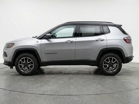 Used 2025 Jeep Compass Trailhawk AWD/4WD image 5