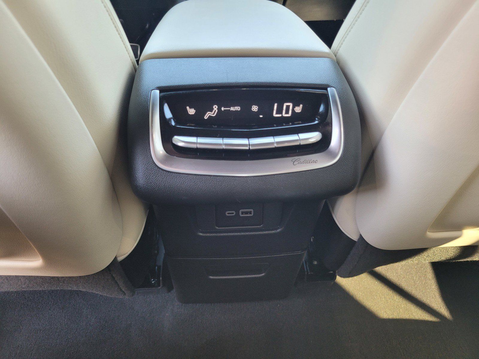 Used 2024 Cadillac XT6 Sport w/ Technology Package AWD/4WD image 14