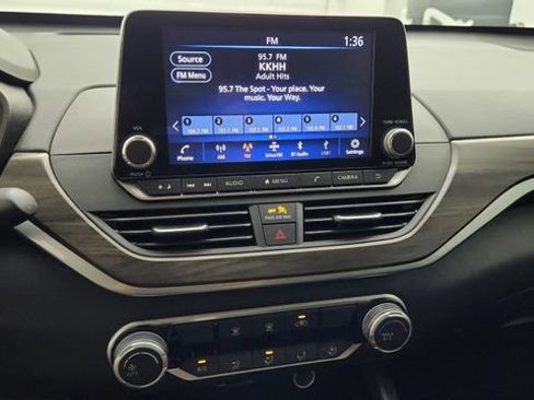 Used 2024 Nissan Altima 2.5 SV FWD image 15