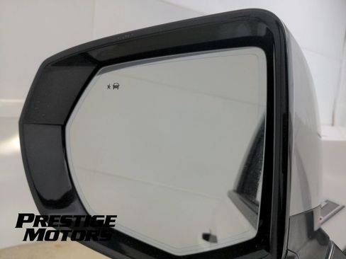 Used 2022 Chevrolet Suburban Z71 w/ Luxury Package AWD/4WD image 15