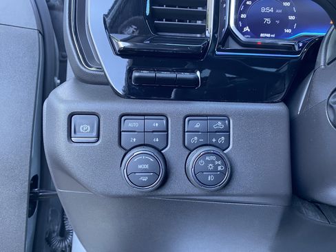 Used 2024 Chevrolet Silverado 1500 ZR2 w/ Technology Package image 6