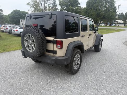 Used 2016 Jeep Wrangler Unlimited Rubicon w/ Connectivity Group AWD/4WD image 5
