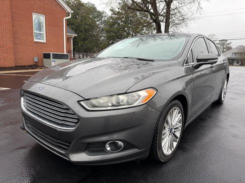 Used 2016 Ford Fusion SE w/ Equipment Group 202A FWD image 3