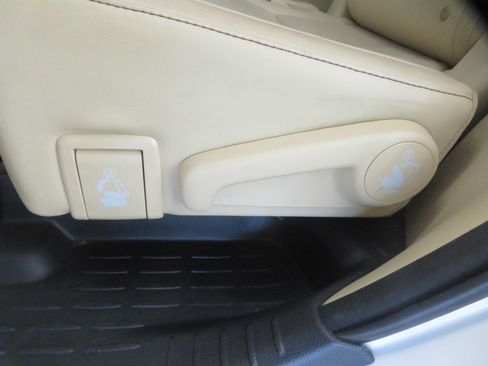 Used 2016 Toyota Highlander XLE FWD image 21