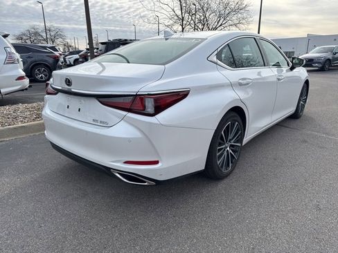 Used 2025 Lexus ES 350 w/ Premium Package image 3