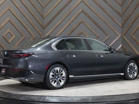 Used 2025 BMW i7 xDrive60 image 2