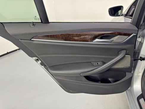 Used 2017 BMW 540i xDrive image 44