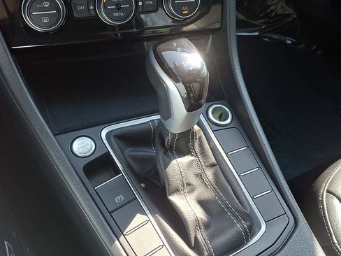 Used 2024 Volkswagen Jetta SE FWD image 15