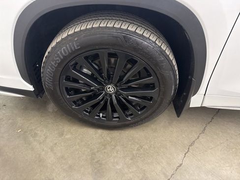 Used 2023 Toyota Highlander XSE image 22