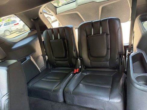 Used 2018 Ford Explorer XLT w/ Equipment Group 202A AWD/4WD image 10